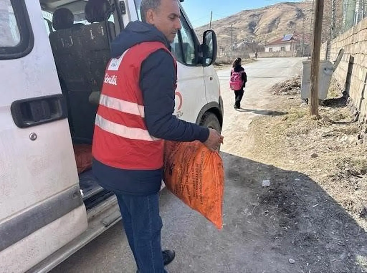 Kızılay’dan yaşlılara kış desteği