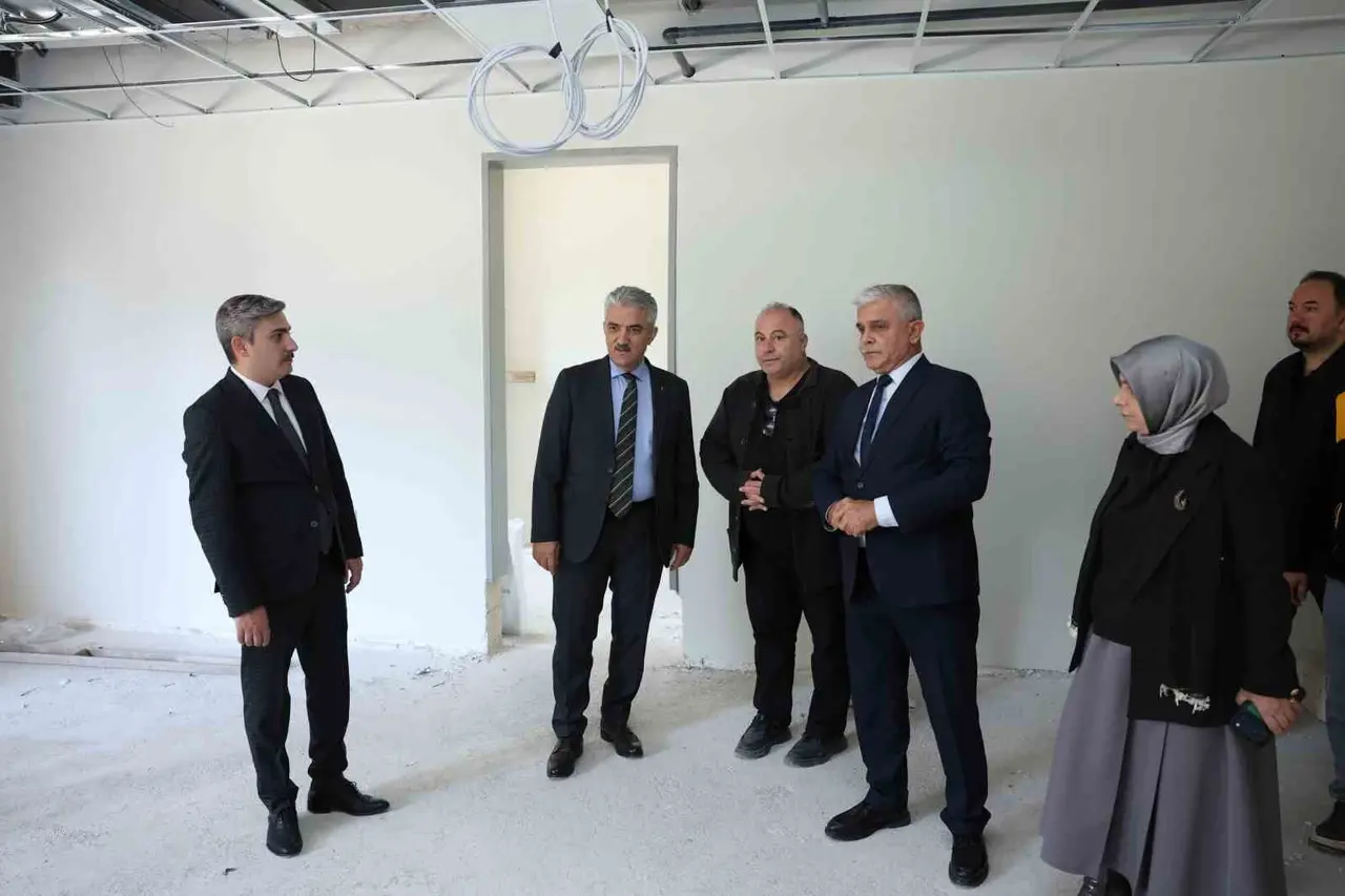 Vali Makas, yapımı tamamlanmak üzere olan okulları inceledi