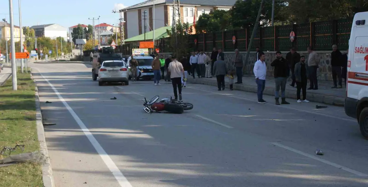 Malazgirt’te otomobille motosiklet çarpıştı: 2 ölü