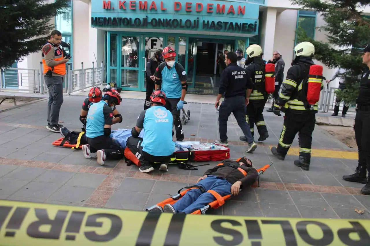 Erciyes Üniversitesi’nde deprem ve yangın tatbikatı
