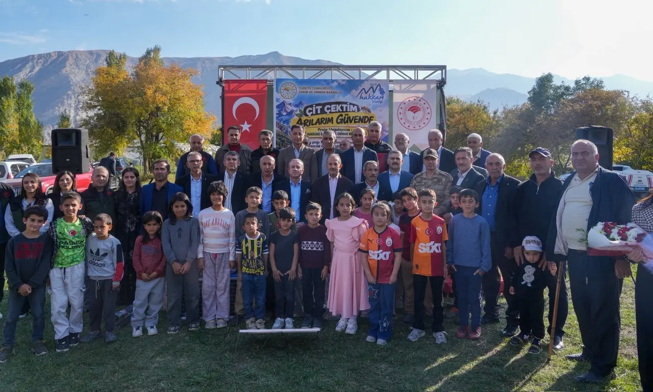 Hakkari’de 262 elektrikli çit dağıtıldı