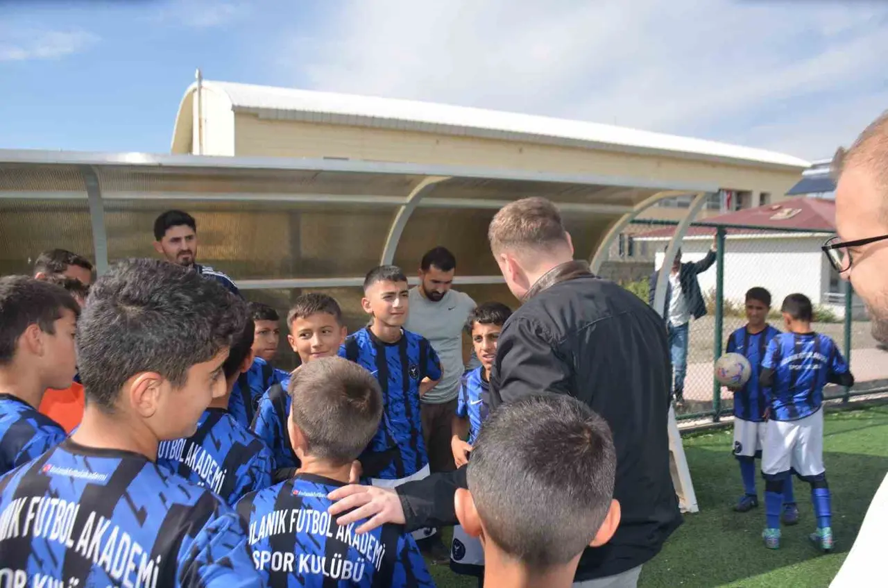 Bulanık Gençlerbirliği şampiyon oldu, play-off biletini aldı