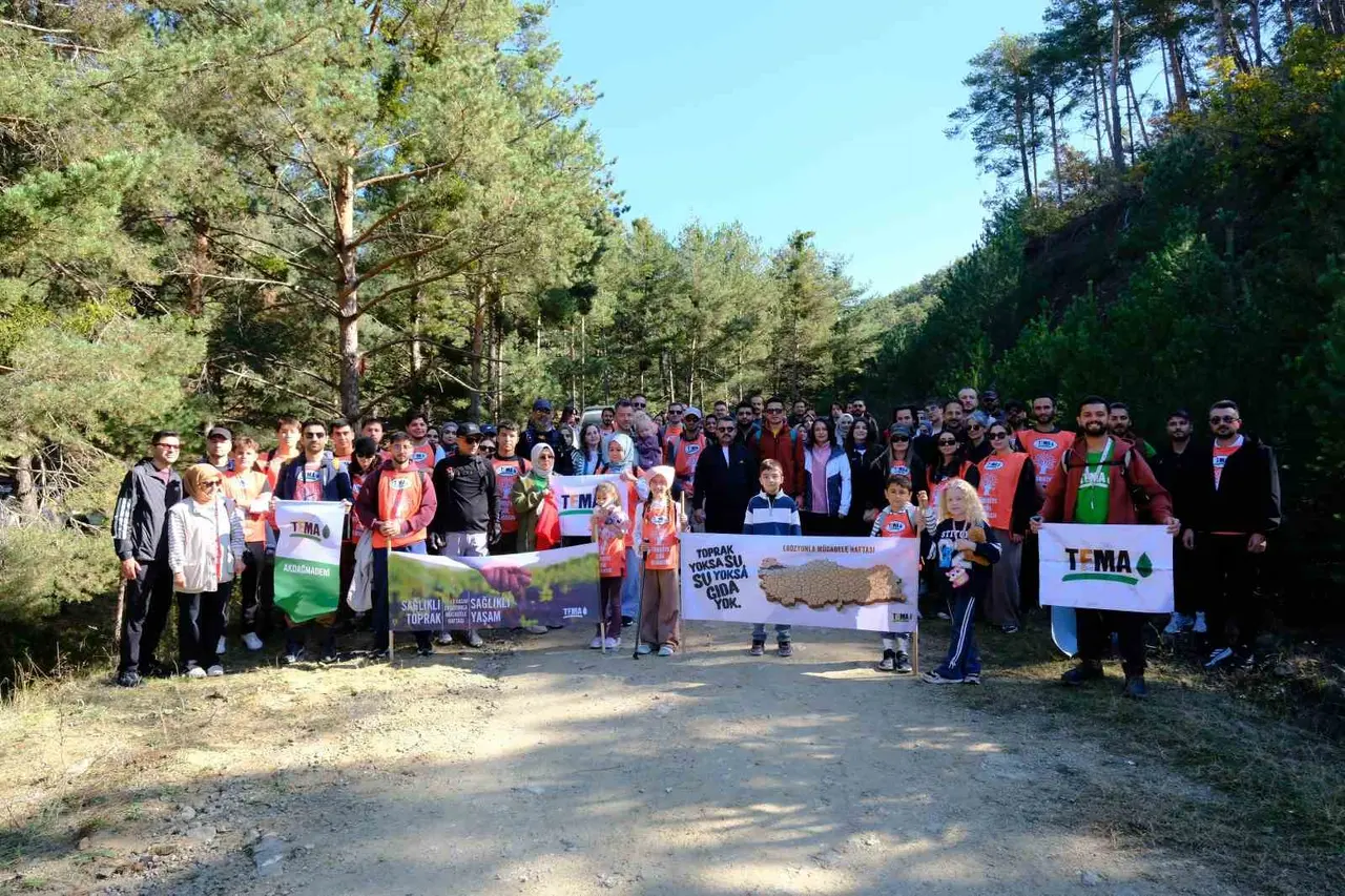 Akdağmadeni’nde sonbahar doğa yürüyüşü gerçekleştirildi