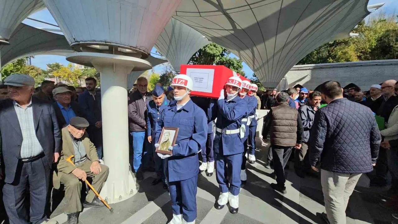 Kıbrıs gazisi son yolculuğuna uğurlandı