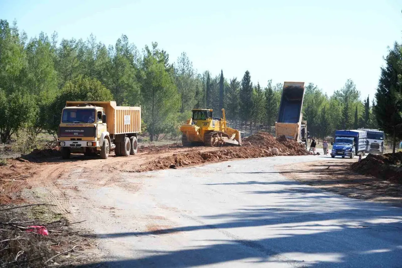 Kepez Belediyesi’nden Aktoprak Mahallesi’nde yol düzenlemesi