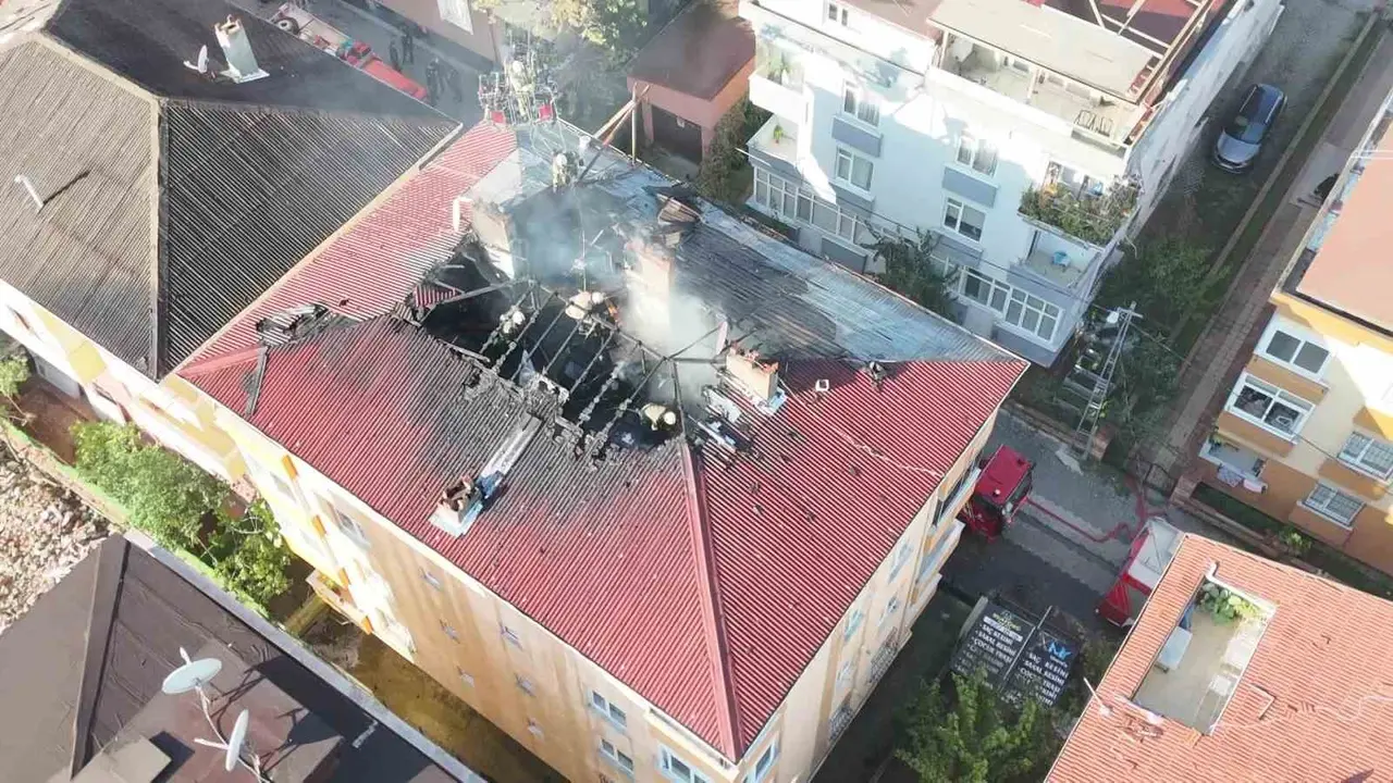 Tuzla’daki fabrika yangını havadan görüntülendi