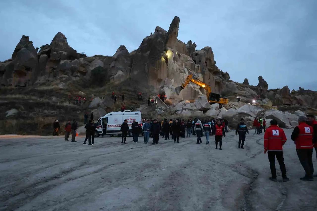 Kapadokya’da yıkılan peribacasının altında kalan 1 kişinin cansız bedenine ulaşıldı