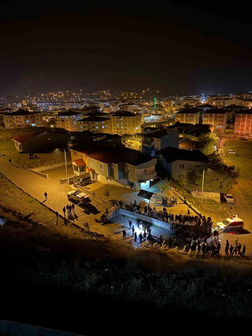 Erzurum’da otomobil şarampole yuvarlandı: 1 ölü, 3 yaralı