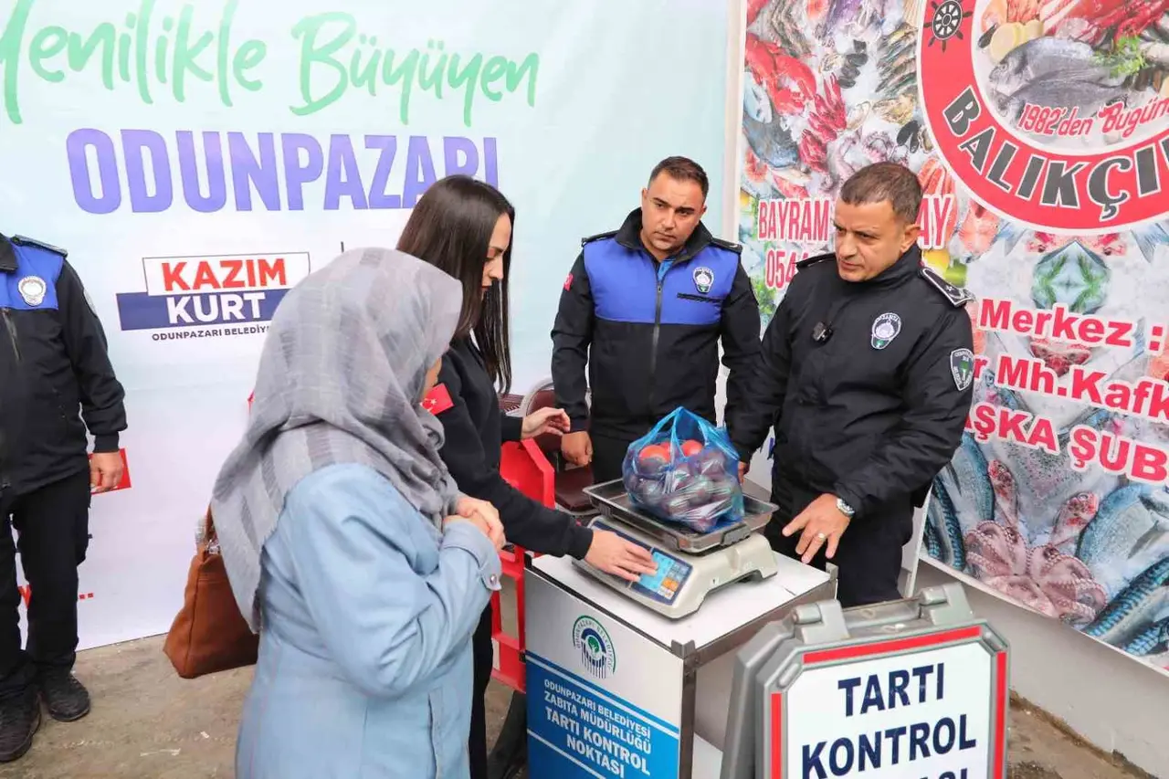 Odunpazarı Belediyesi’nden pazarlarda elektronik tartı denetimi