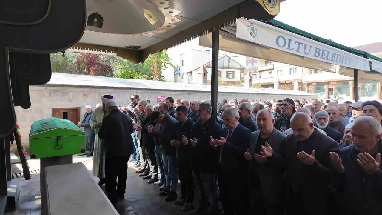 9 ay önce emekli oldu, kalp krizi hayattan kopardı: Ruhi Öğretmen son yolculuğuna uğurlandı