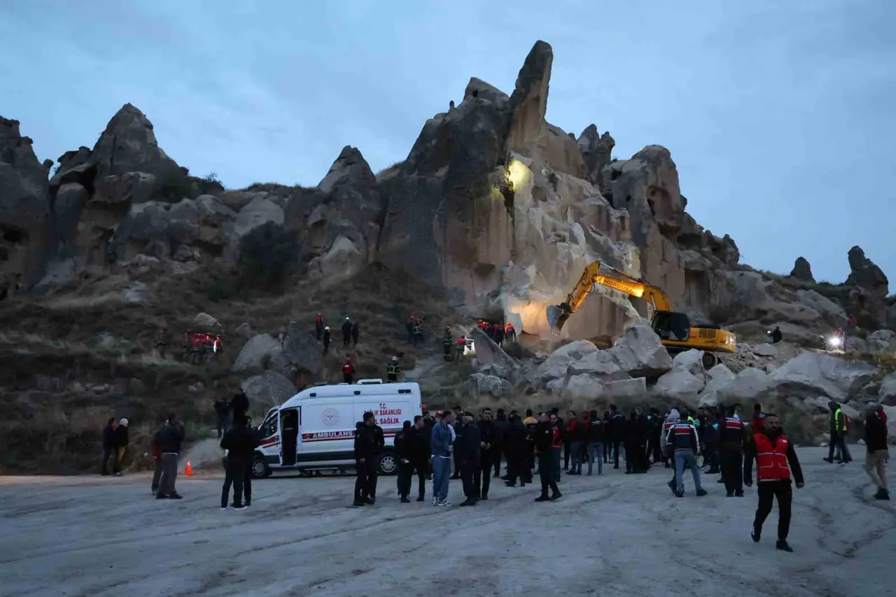 Kapadokya’da yıkılan peribacasının altında kalan 1 kişinin cansız bedenine ulaşıldı