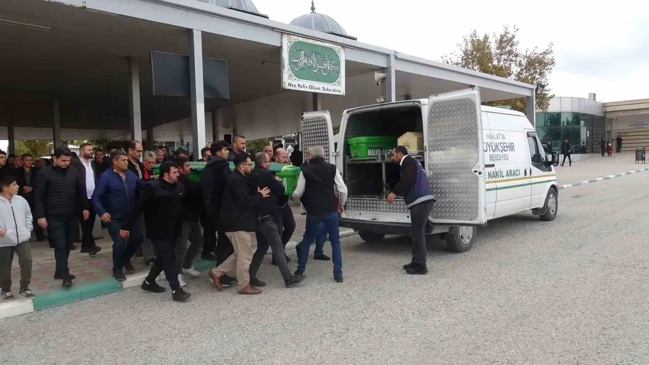 Bisiklet kazasında hayatını kaybeden adliye çalışanı Malatya’da defnedildi