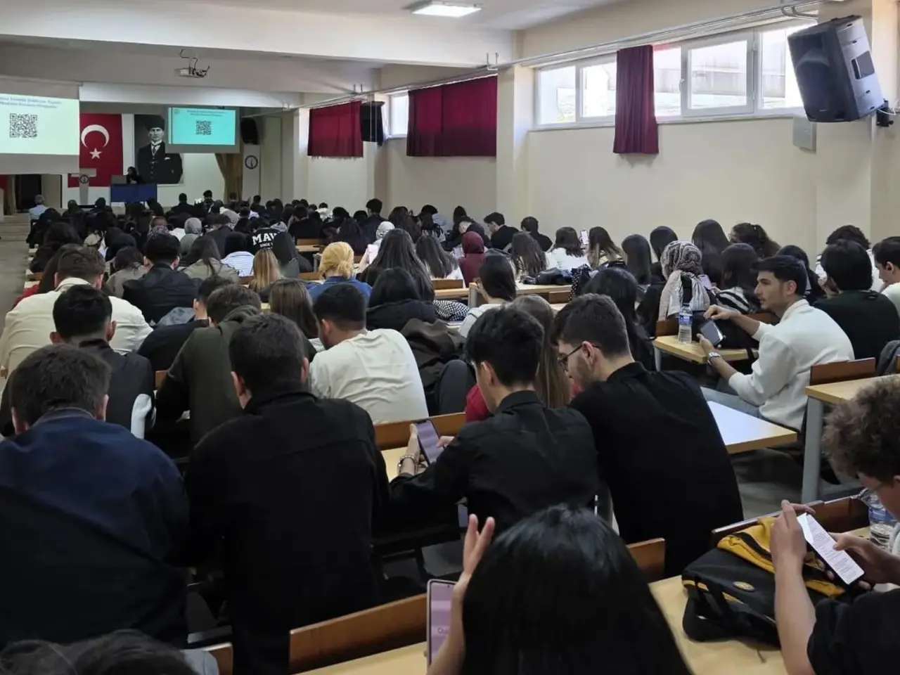 Gediz’de üniversite öğrencilerine güvenli ilişkiler eğitimi
