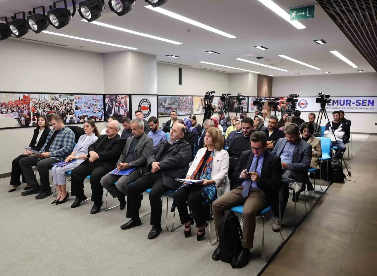 Eğitim-Bir-Sen Genel Sekreteri Yavuz: "Öğretmenlerimizin yüzde 90,7’si, mesleğe başladıkları dönemle kıyaslandığında öğretmen otoritesinin zayıfladığını düşünüyor"