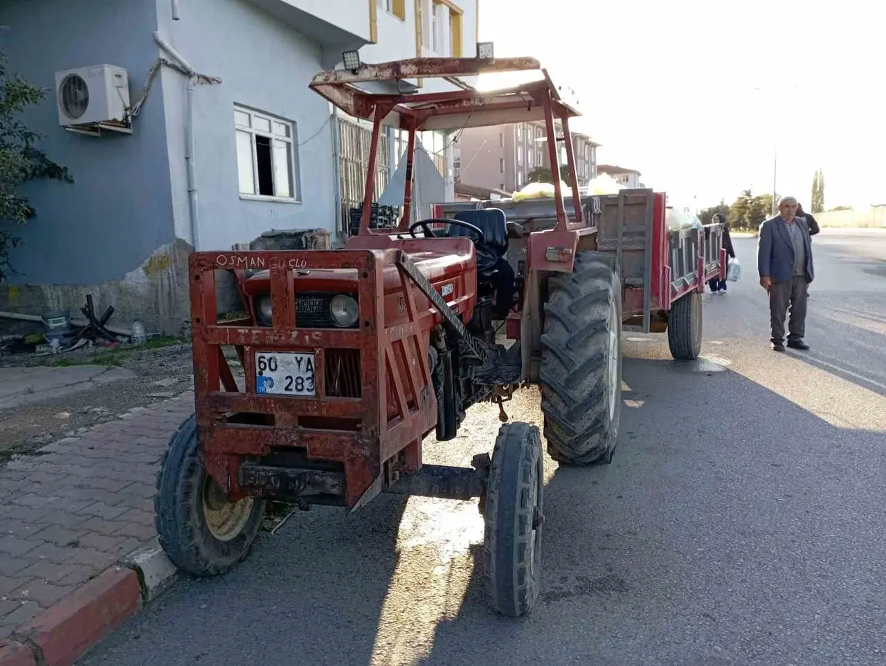 Tokat’ta otobüs ile traktör çarpıştı: 1 yaralı