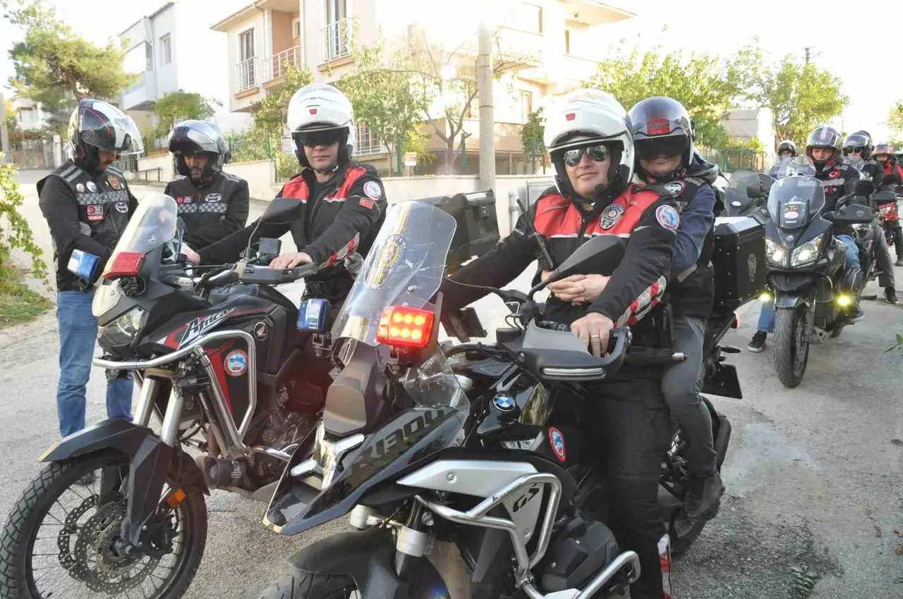 Motosiklet hayali gerçek olan görme engelli Sezgin Çalışkan: "Eve kapanmayın, dışarı çıkın"