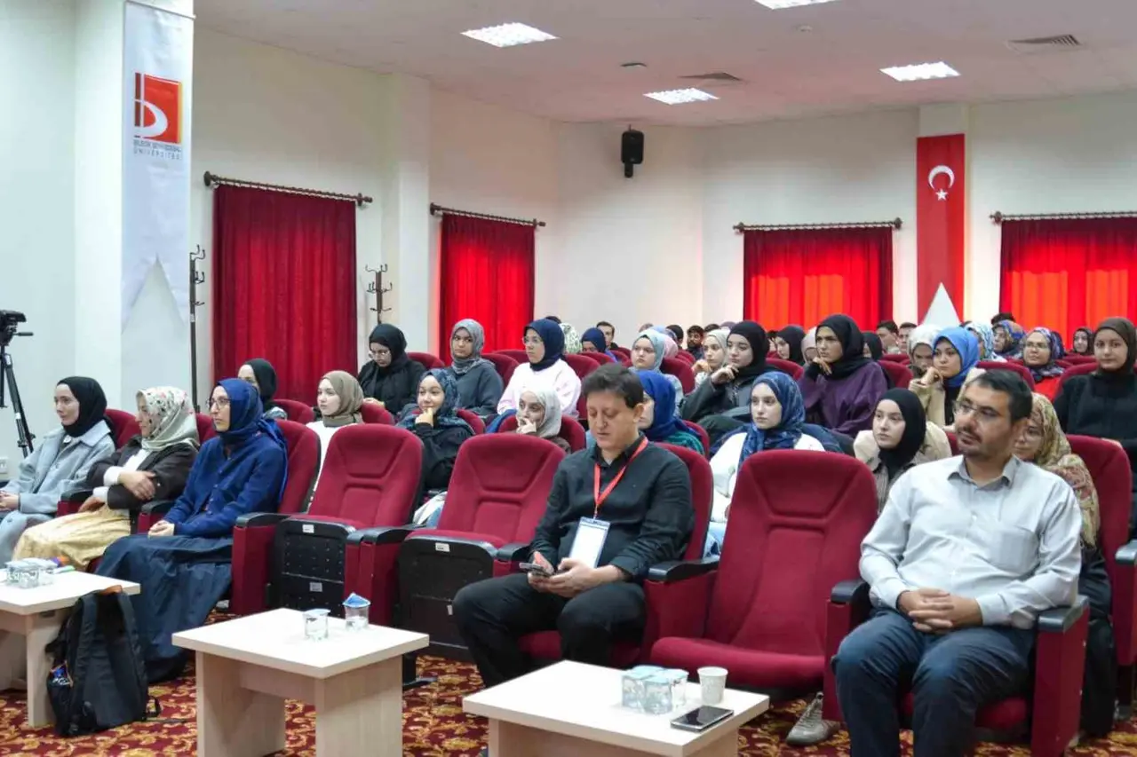 11 ülkeden gelen akademisyenler BŞEÜ’de buluştu