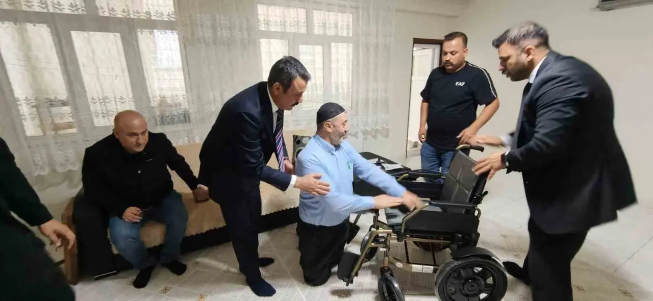 Engelli vatandaş istedi, MHP Diyarbakır İl Başkanı Özcoşkun anında yerine getirdi