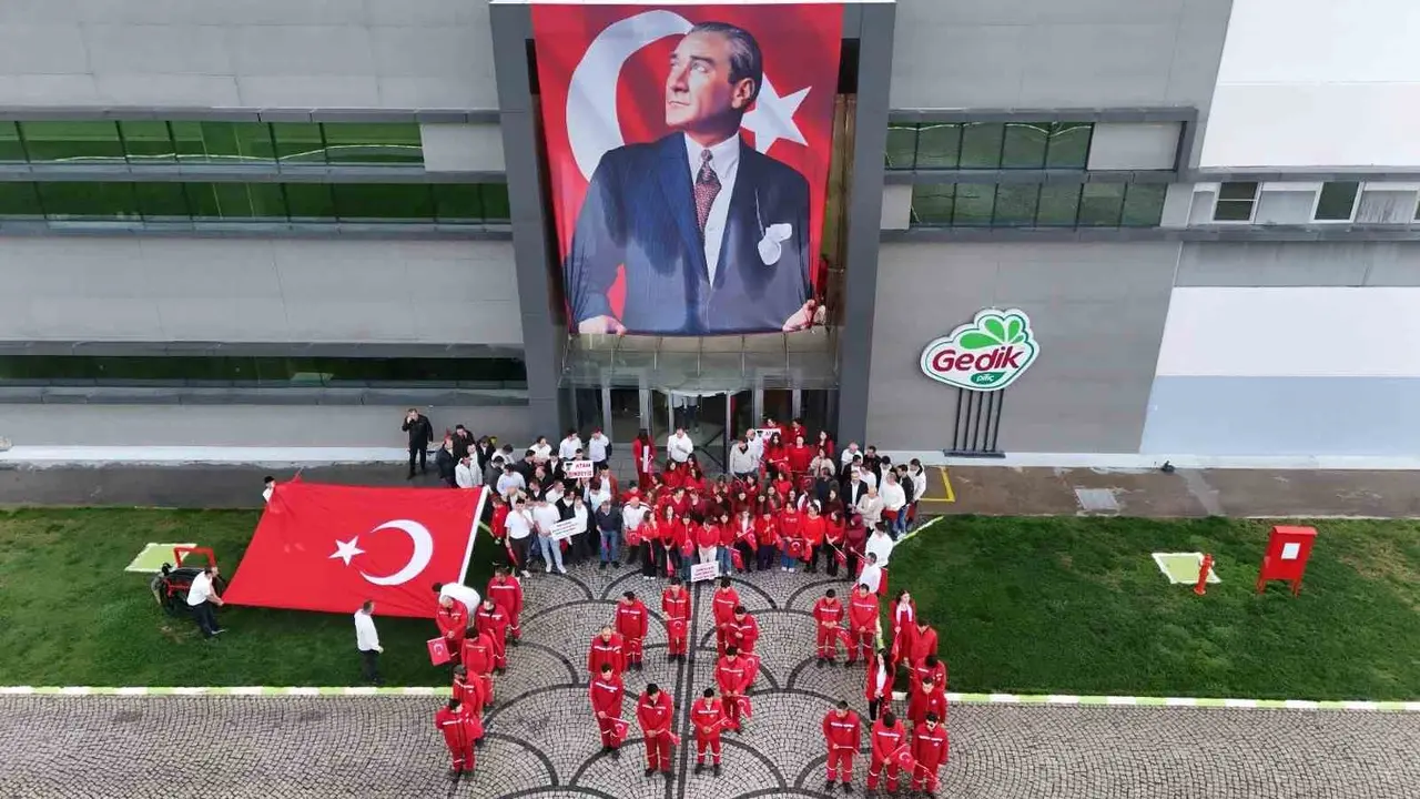 Gedik Piliç’te Cumhuriyet’in 103. yaşı coşkuyla kutlandı
