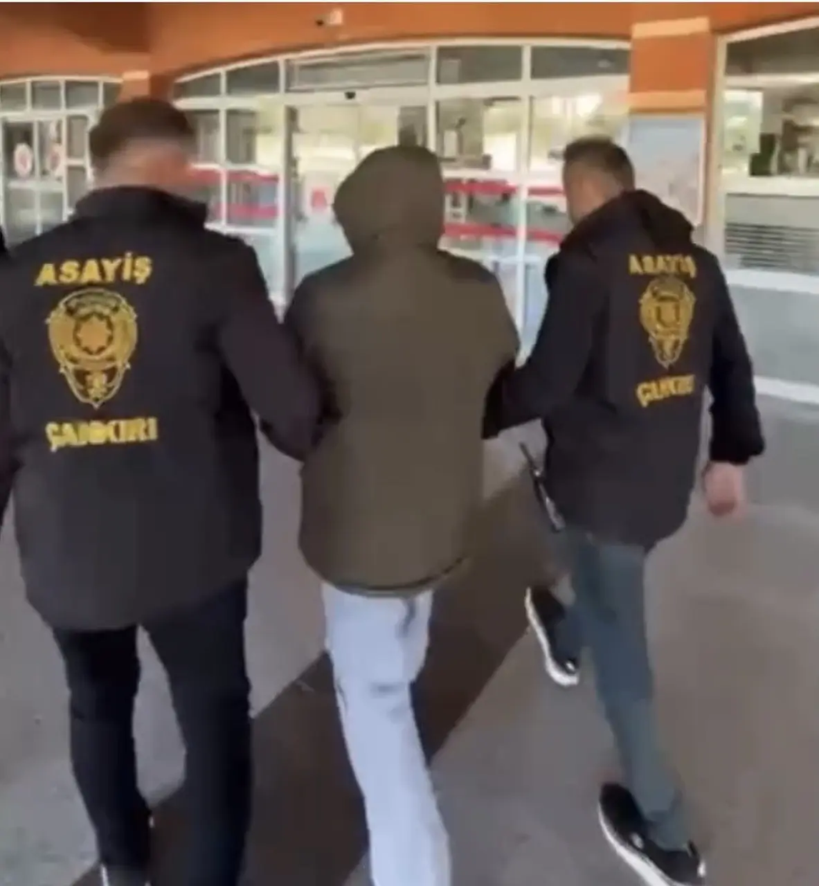 98 yıl hapis cezası ile aranan şahıs polisten kaçamadı