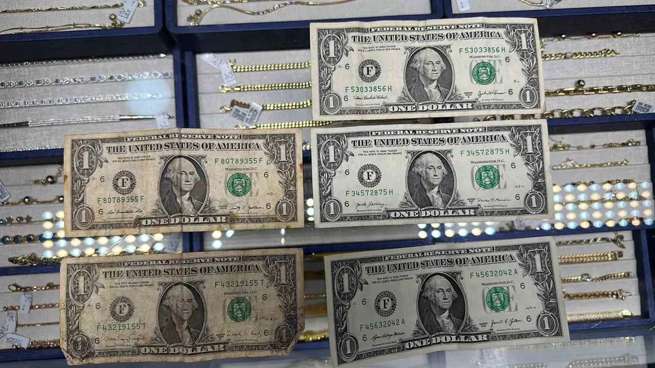 FETÖ’den Kuriş örgütüne 2 eski, 3 yeni tarihli F serisi 1 dolar