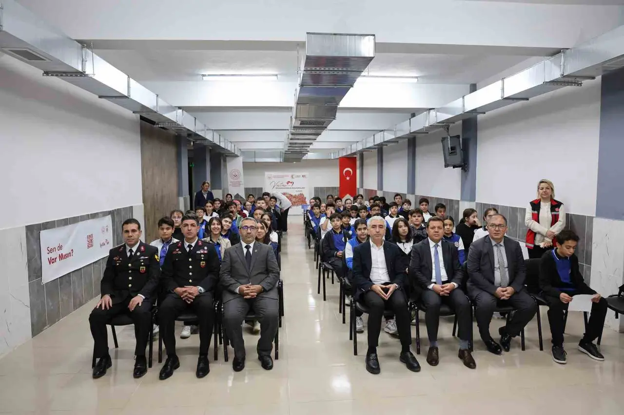 Kahramanlık buluşmasında sözün bittiği an: Gazi üsteğmenden şehit babasına büyük hürmet