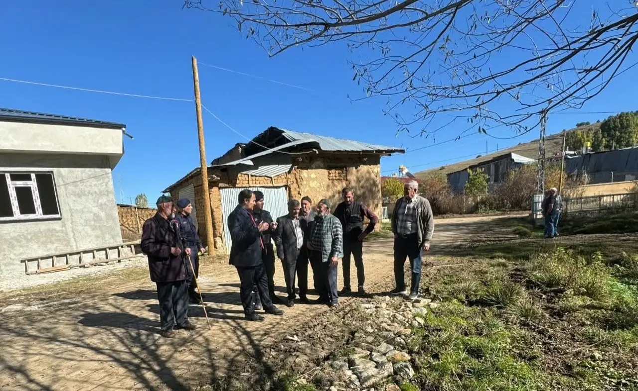 Kaymakam Ahat Otlukbeli ve Elmalı’da vatandaşlarla bir araya geldi