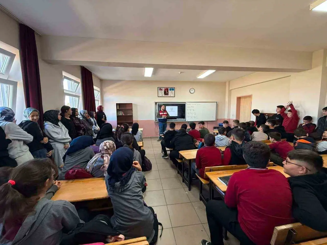 Öğrencilere ve velilere kapsamlı siber güvenlik eğitimi