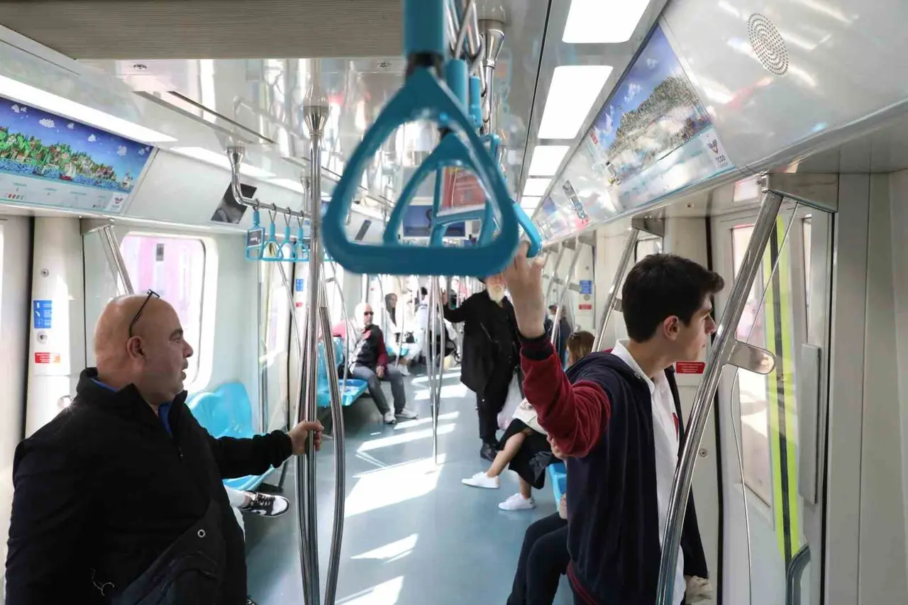 Bakan Uraloğlu: "Asya ile Avrupa’yı 4 dakikada birbirine bağlayan Marmaray ile 13 yılda toplam 1,6 milyar yolcuya hizmet verdik"