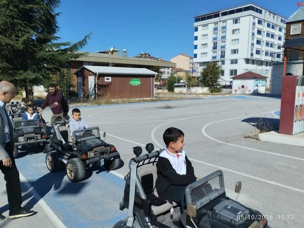 Bilecik’te ilkokul öğrencilerine uygulamalı trafik eğitimi