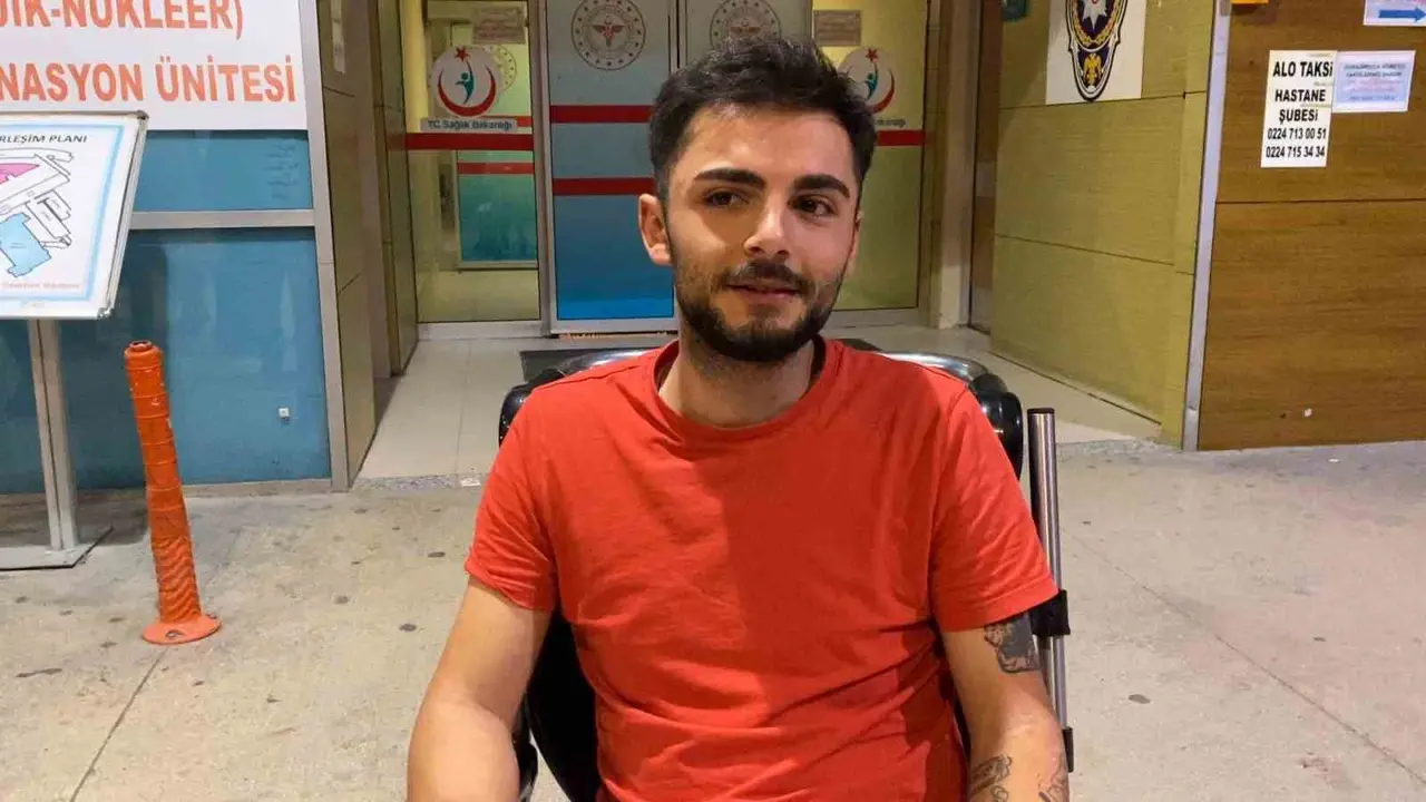 Kaza geçirdi, hastanede doğum günü pastası kesti