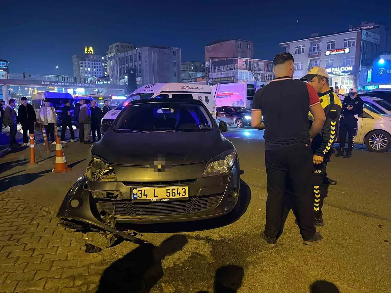 Küçükçekmece’de motosiklet otomobille çarpıştı: 1 ölü, 1 yaralı