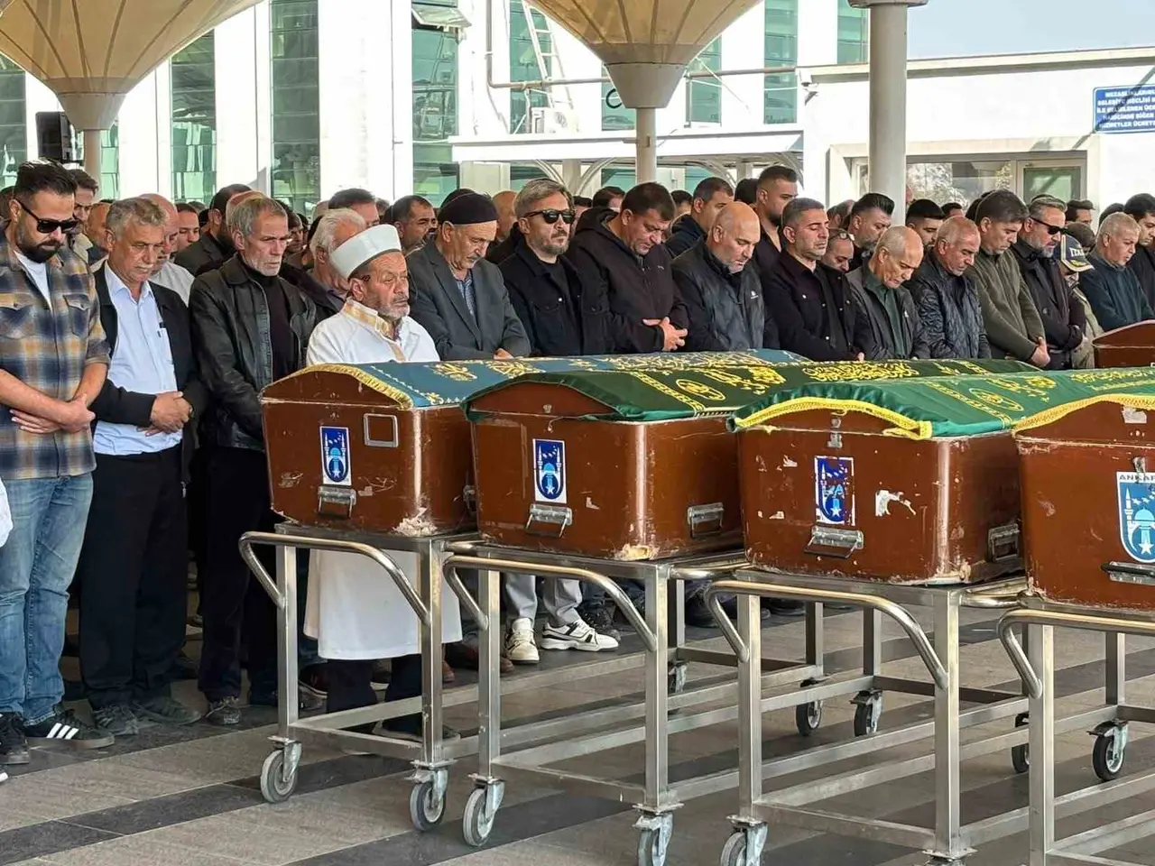 Ankara’da elektrik trafosuna girmesi nedeniyle hayatını kaybeden adam son yolculuğuna uğurlandı
