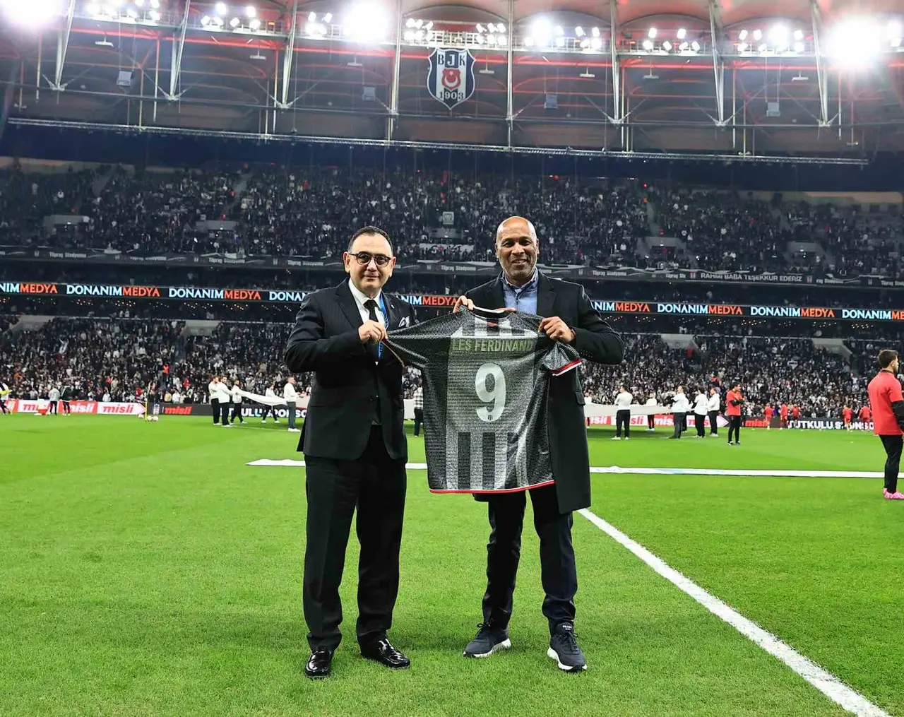 Les Ferdinand’dan Beşiktaş taraftarına övgü