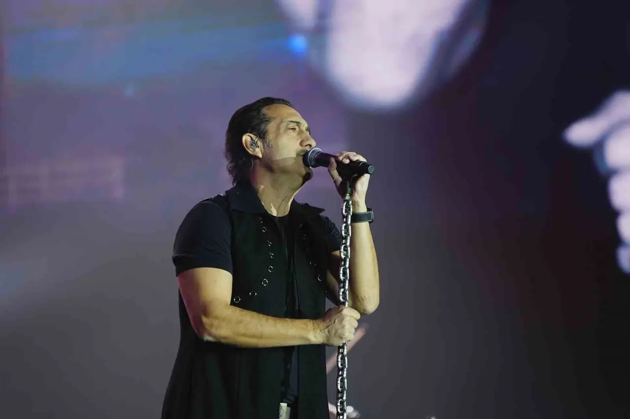 Mardin Kültür Yolu Festivali’nin yedinci günü akşamında Kıraç sahne aldı