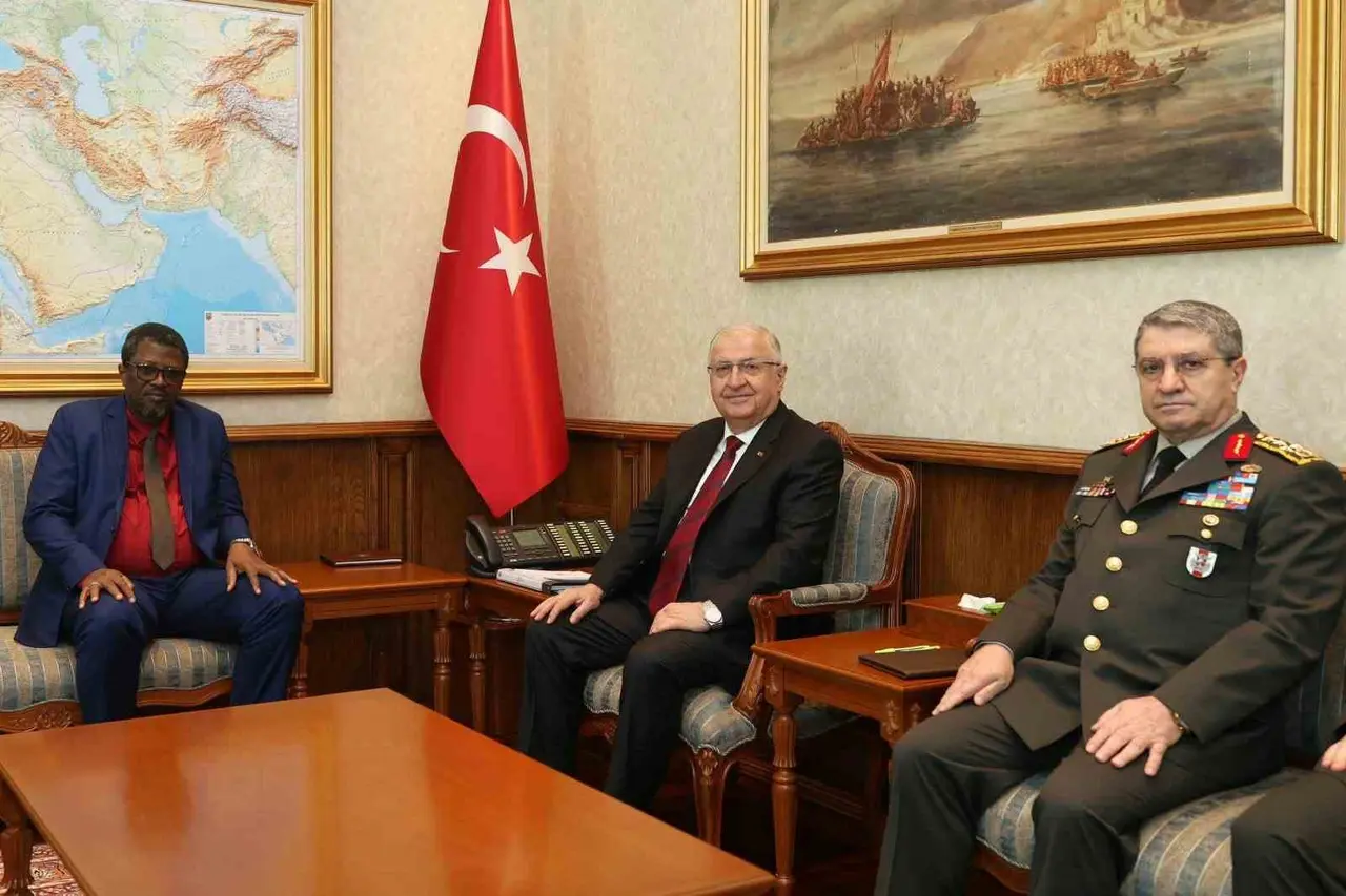 Millî Savunma Bakanı Güler, Gambiyalı mevkidaşı Joof’u askerî törenle karşıladı