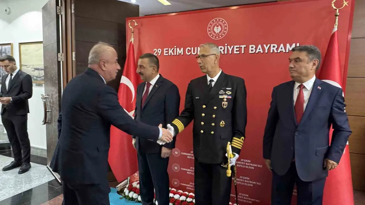 Valilik makamında tebrikat töreni gerçekleşti
