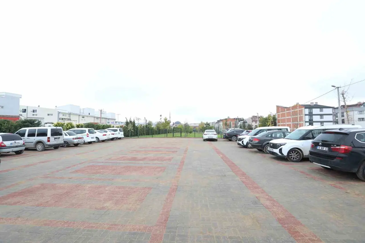 Cumhuriyet mahallesinde 32 araçlık otopark uygulaması tamamlandı