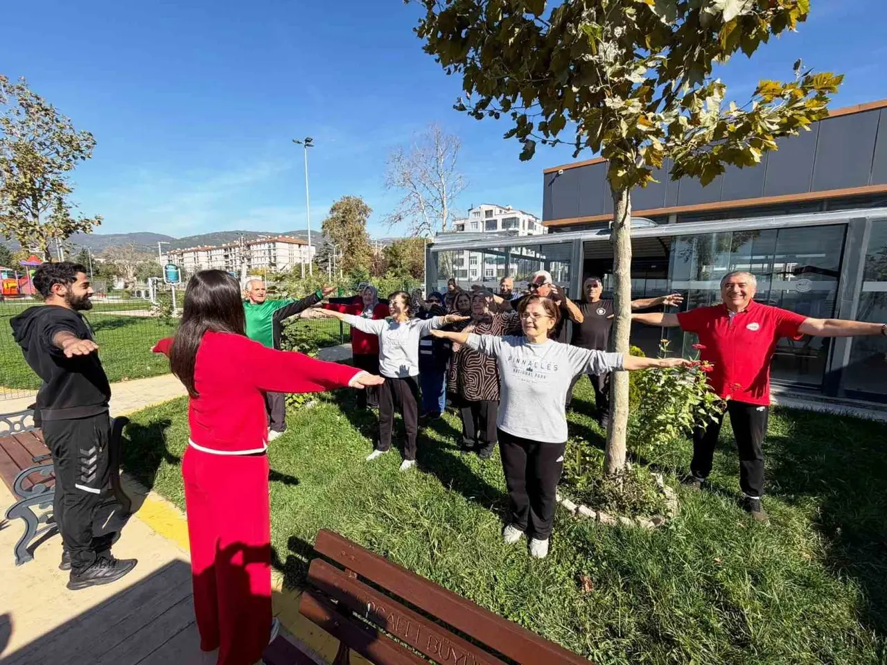 Körfez’de 60 yaş üstüne özel egzersiz programı ilgi görüyor