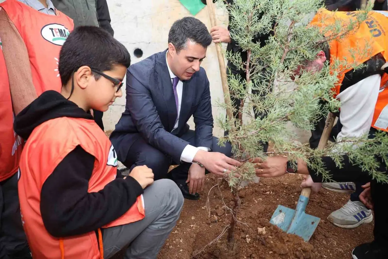 Elbistan’da Cumhuriyet’in 103. yılına özel 103 fidan dikildi