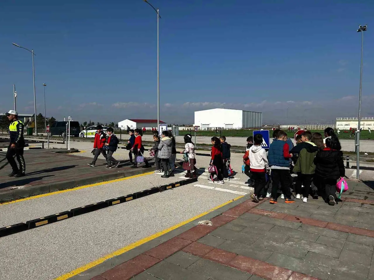 Polisten miniklere trafik eğitimi