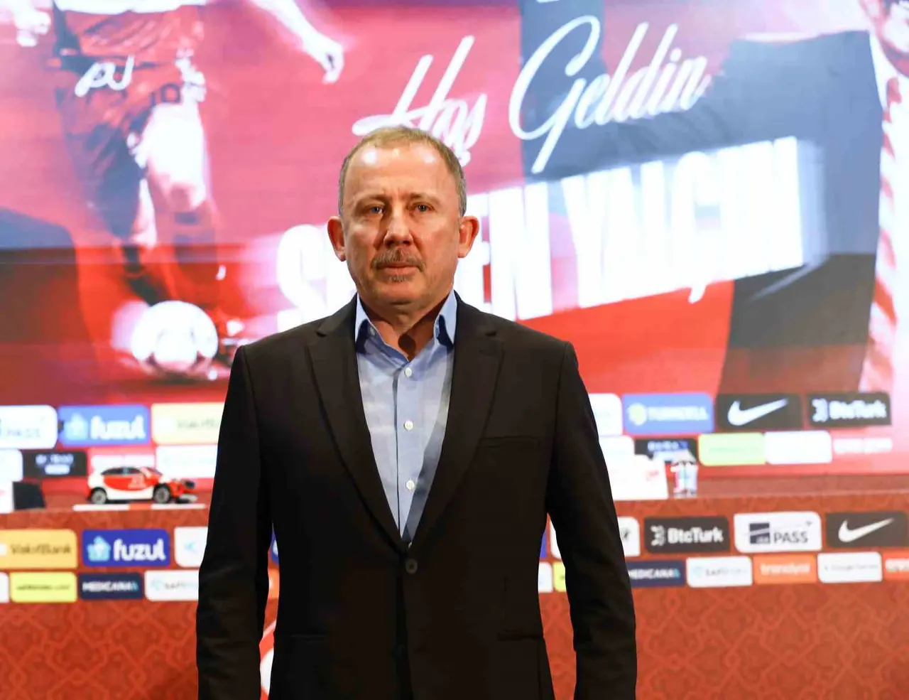 A Milli Futbol Takımı Teknik Direktörü Sergen Yalçın: "Halkımızın milli takımın peşinde tekrar koşmasını sağlayacağız"