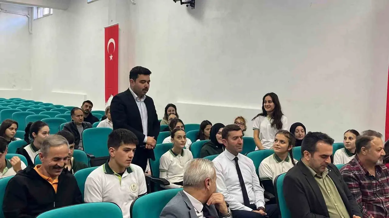 Kaymakam Kandemir’den üniversite adaylarına motivasyon desteği