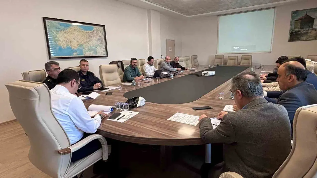 Tavşanlı’da ligler başlarken ilçe spor güvenlik toplantısı gerçekleştirildi
