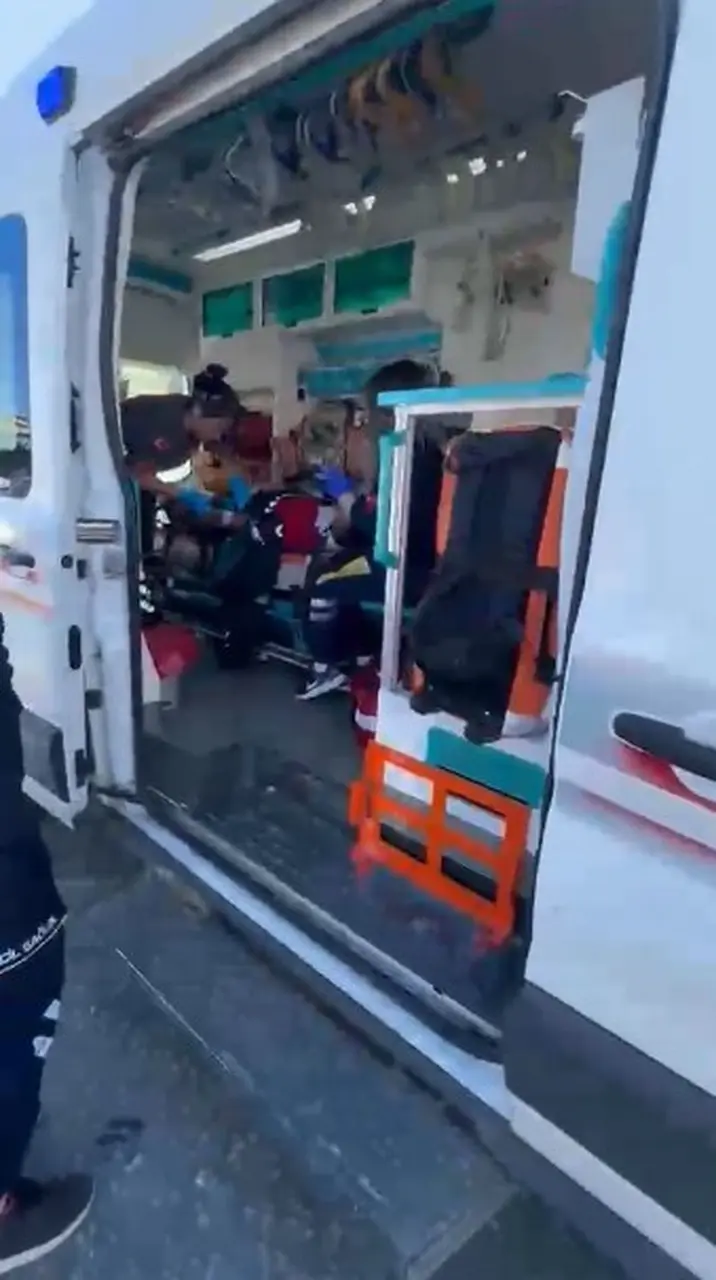 Otomobil jandarma motosikletine çarptı, uzman çavuş yaralandı