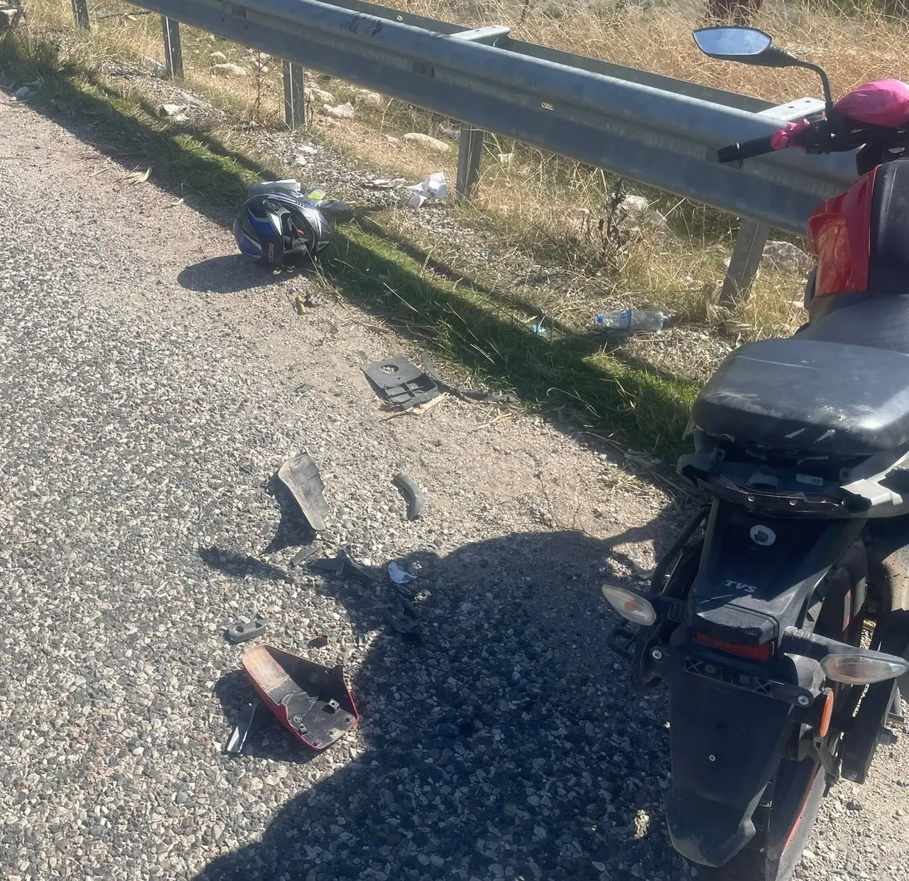 Motosiklet ile hafif ticari araç çarpıştı: 1 yaralı
