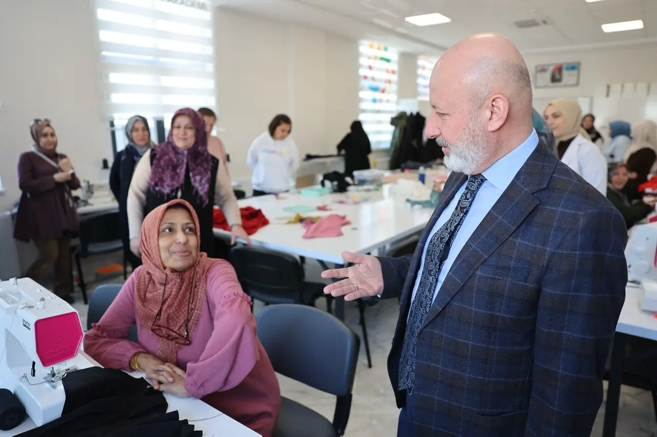 Başkan Çolakbayrakdar: "Kocasinan akademi ile 7’den 70’e herkesin mutluluğunu artırıyoruz"