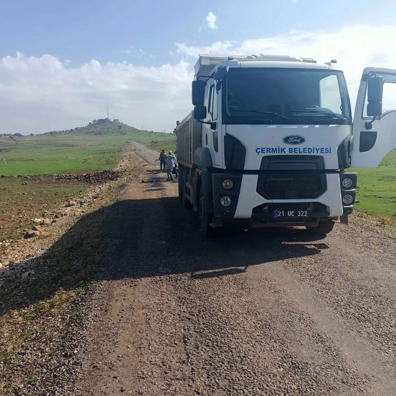 Vatandaşlar mahalle yollarını kendi imkanlarıyla yaptı