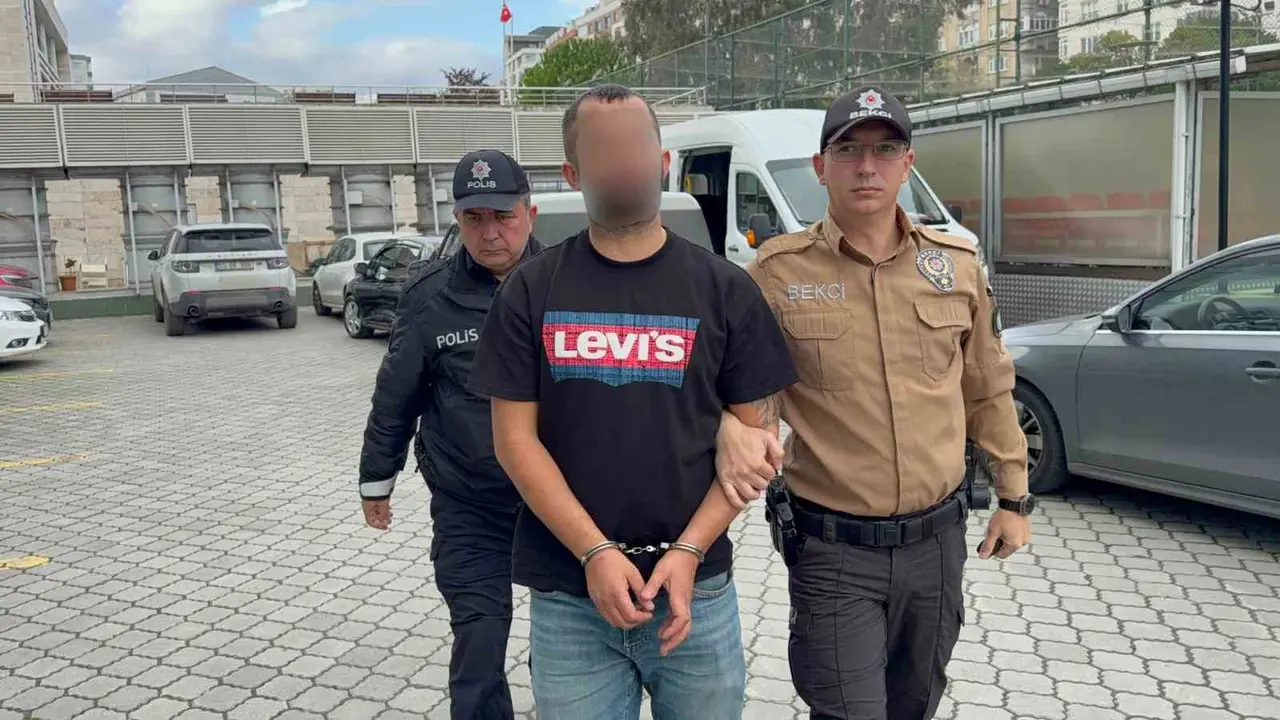 Evinde ölü bulunan gencin arkadaşı gözaltına alındı