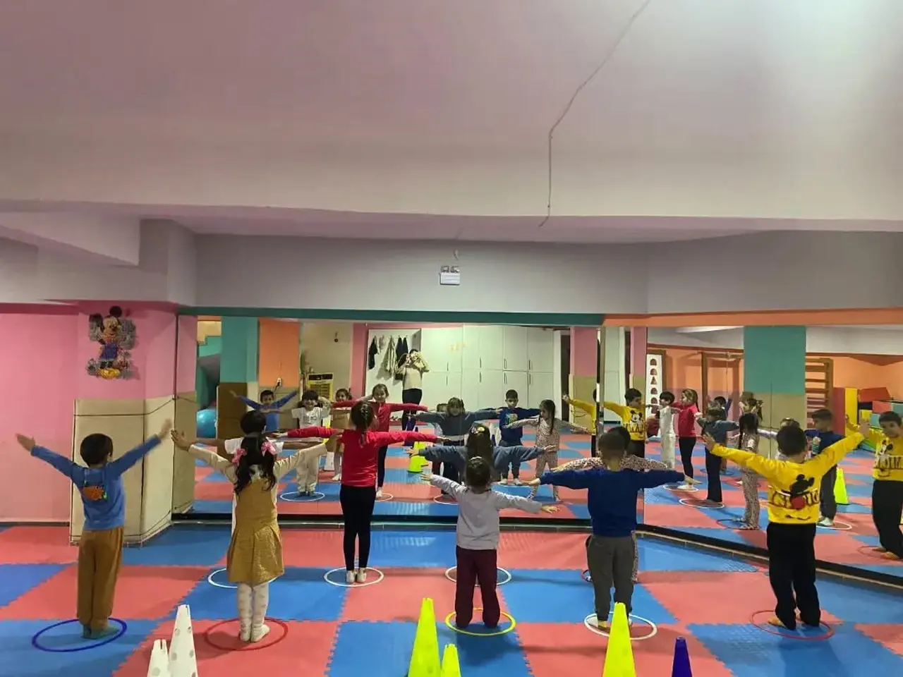 Germencik’te minikler hem eğleniyor hem spor yapıyor